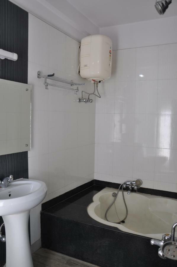 סיליגורי Hotel Simla מראה חיצוני תמונה