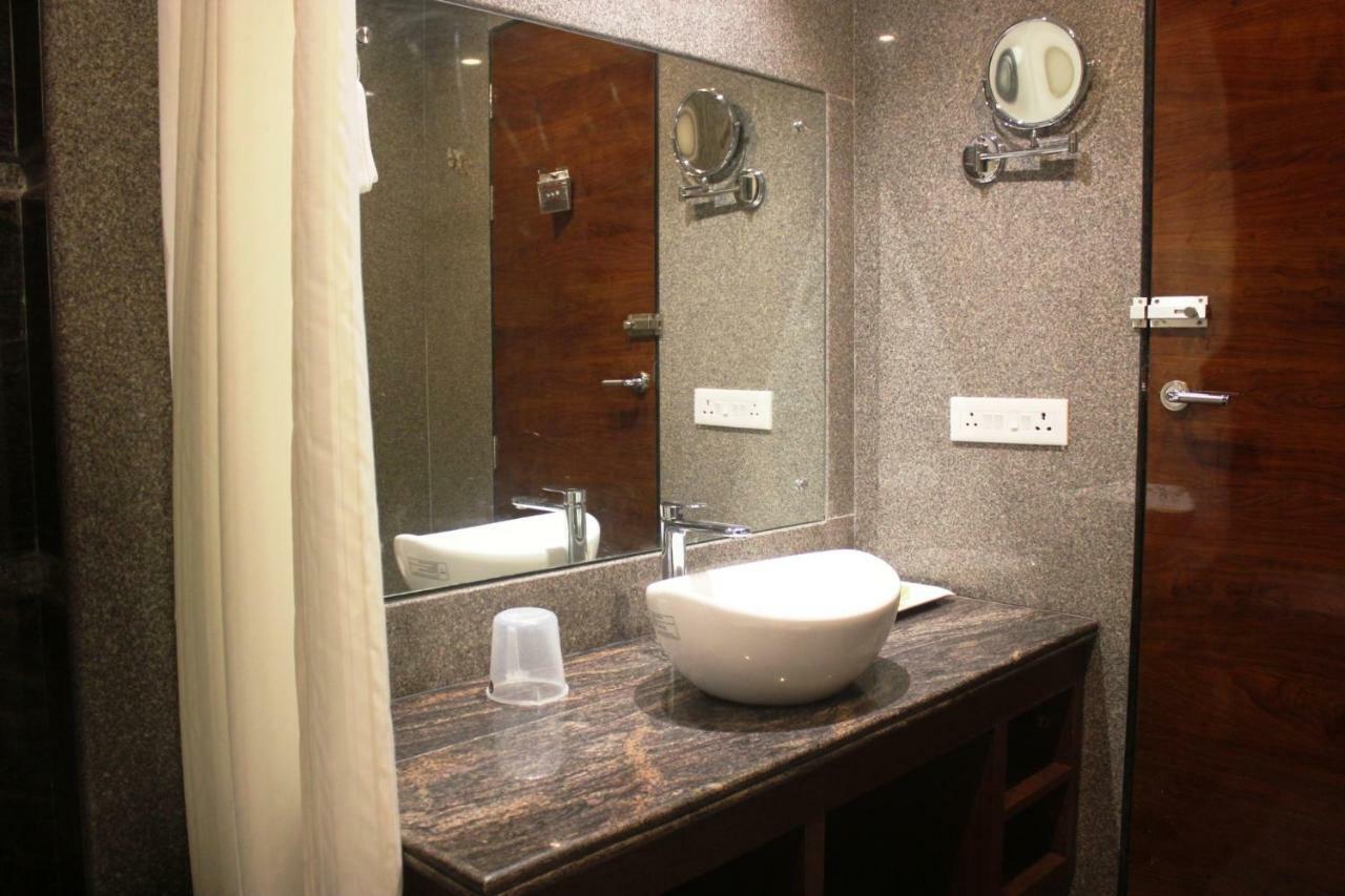 סיליגורי Hotel Simla מראה חיצוני תמונה